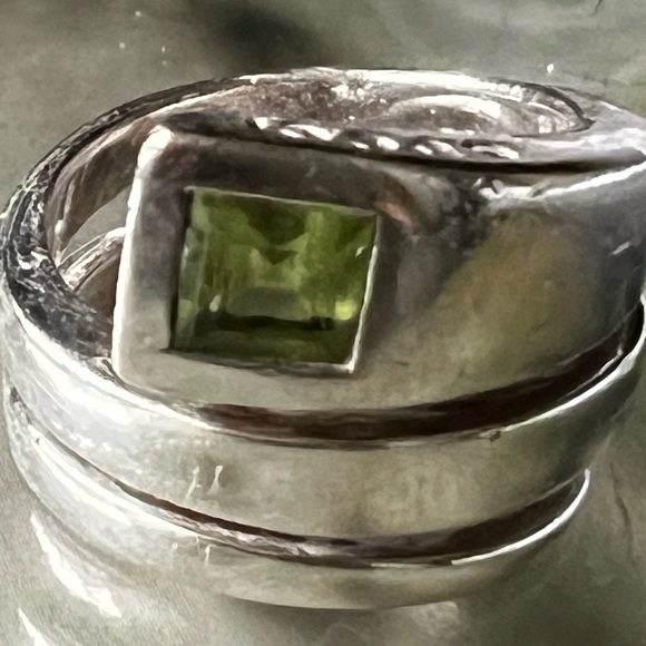 Spiral Gucci Gemstone Ring - Picture 1 of 7